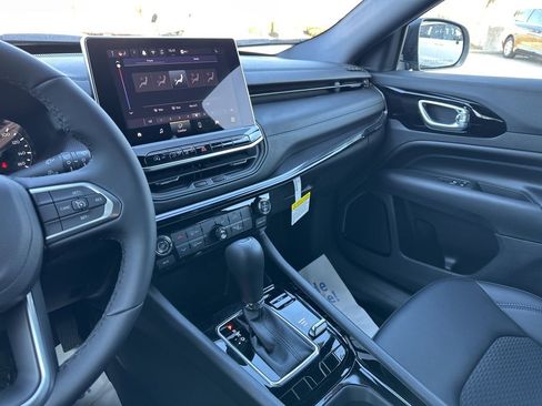 New 2026 Jeep Compass Latitude image 69