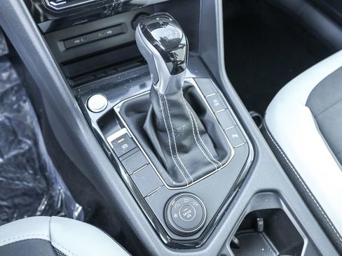 New 2025 Volkswagen Taos SE image 31