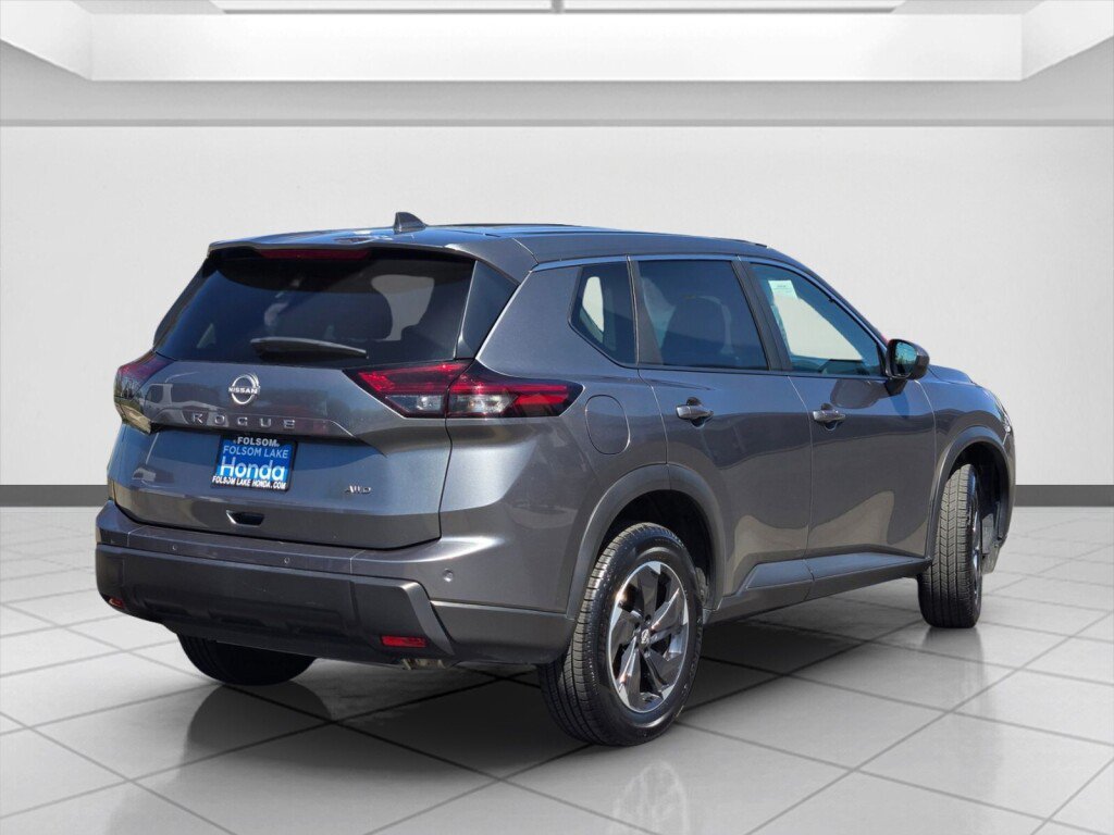 Used 2025 Nissan Rogue SV AWD/4WD image 5