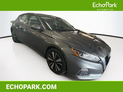 Used 2021 Nissan Altima 2.5 SV FWD image 1