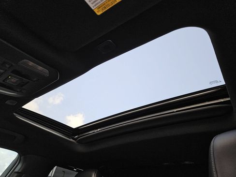 Used 2023 Toyota Highlander XSE FWD image 21