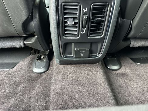 Used 2018 Jeep Grand Cherokee Laredo AWD/4WD image 12