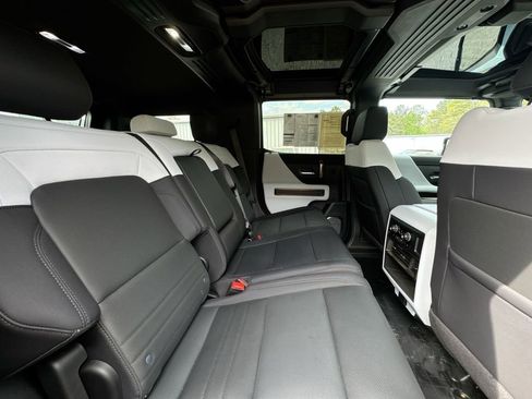 Used 2024 GMC Hummer EV 3X image 29