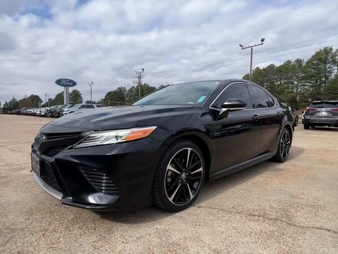 Used 2020 Toyota Camry XSE image 2