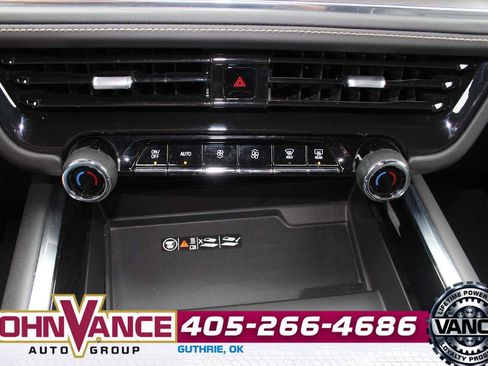Used 2025 Chevrolet Suburban Premier AWD/4WD image 38