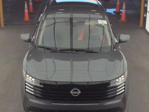 Used 2025 Nissan Kicks SV FWD image 3