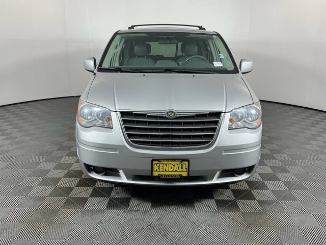 Used 2008 Chrysler Town & Country Touring FWD image 2