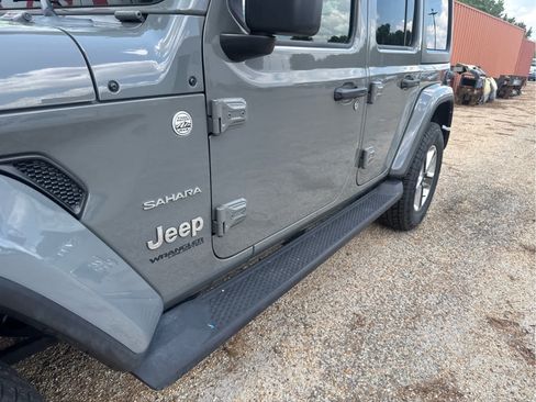 Used 2022 Jeep Wrangler Unlimited Sahara AWD/4WD image 12