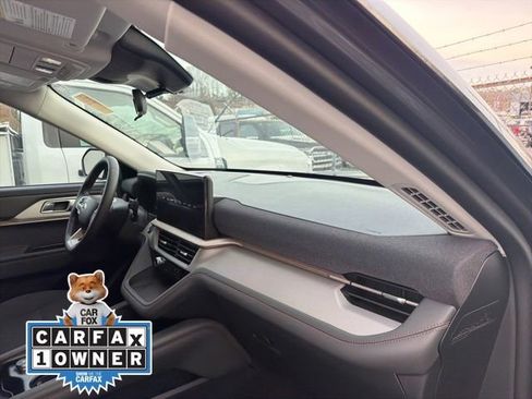 Used 2025 Ford Explorer Active image 12