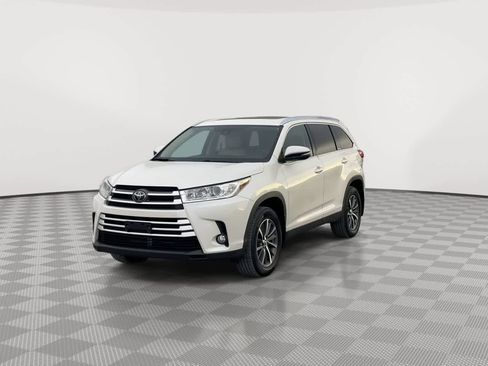 Used 2019 Toyota Highlander XLE image 4