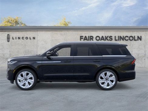 New 2025 Lincoln Navigator Reserve image 3