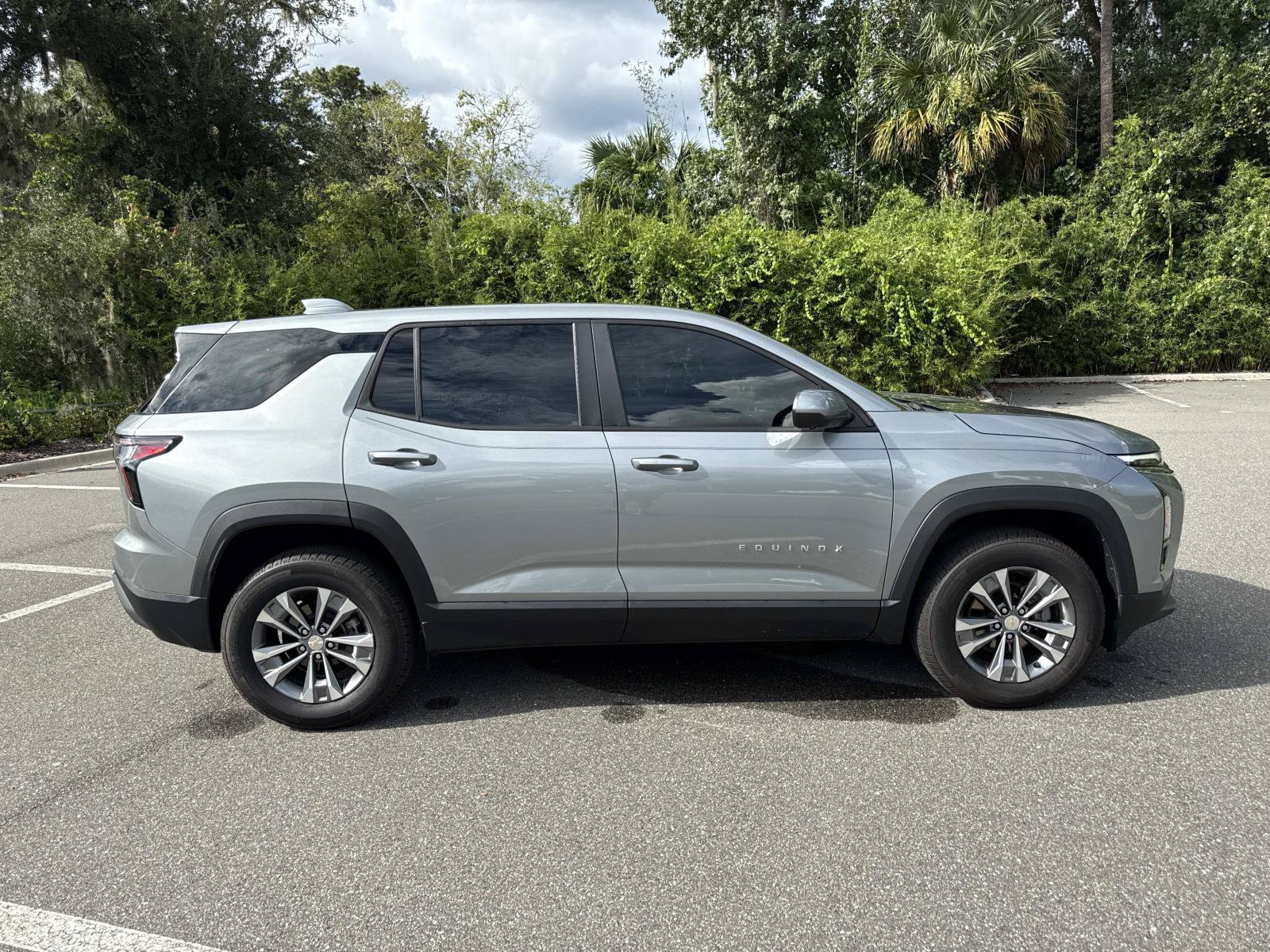 Used 2025 Chevrolet Equinox LT w/ Safety and Technology Package AWD/4WD image 2
