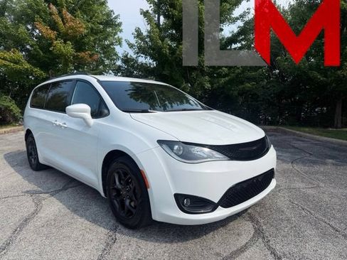 Used 2019 Chrysler Pacifica Touring-L w/ S Appearance Package FWD image 1