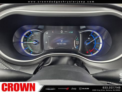 Used 2023 Chrysler Pacifica Touring-L FWD image 31