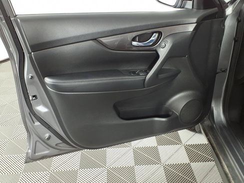 Used 2019 Nissan Rogue SV FWD image 18