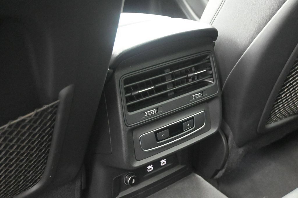 Used 2021 Audi Q7 3.0T Premium Plus w/ Premium Plus Package AWD/4WD image 16