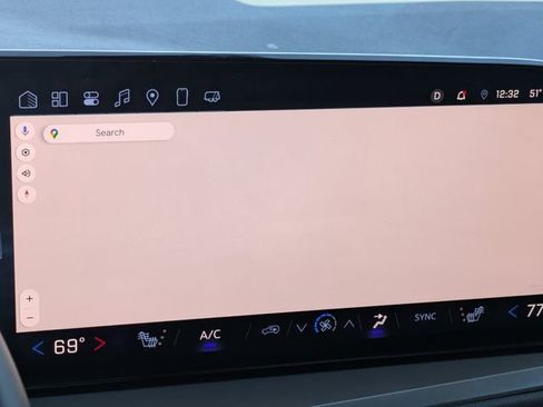 Used 2025 Chevrolet Traverse LT image 24