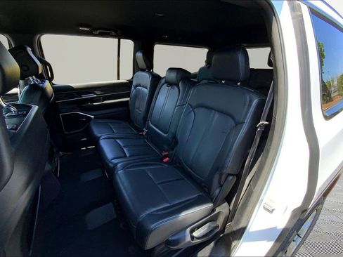 Used 2022 Jeep Wagoneer Series II AWD/4WD image 16