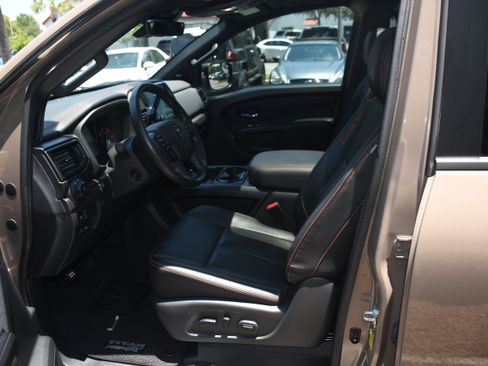 Used 2023 Nissan Titan PRO-4X w/ Pro-4x Convenience Package AWD/4WD image 8
