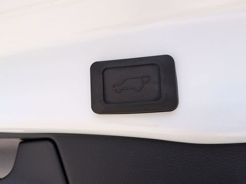 Used 2025 Toyota RAV4 XSE AWD/4WD image 18