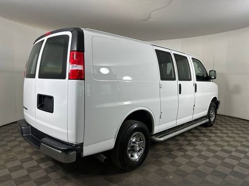 Used 2024 Chevrolet Express 2500 image 3