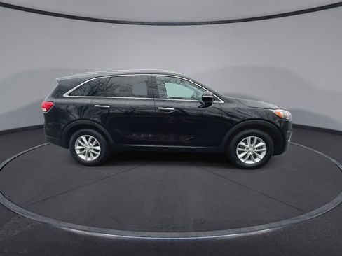 Used 2017 Kia Sorento LX image 9
