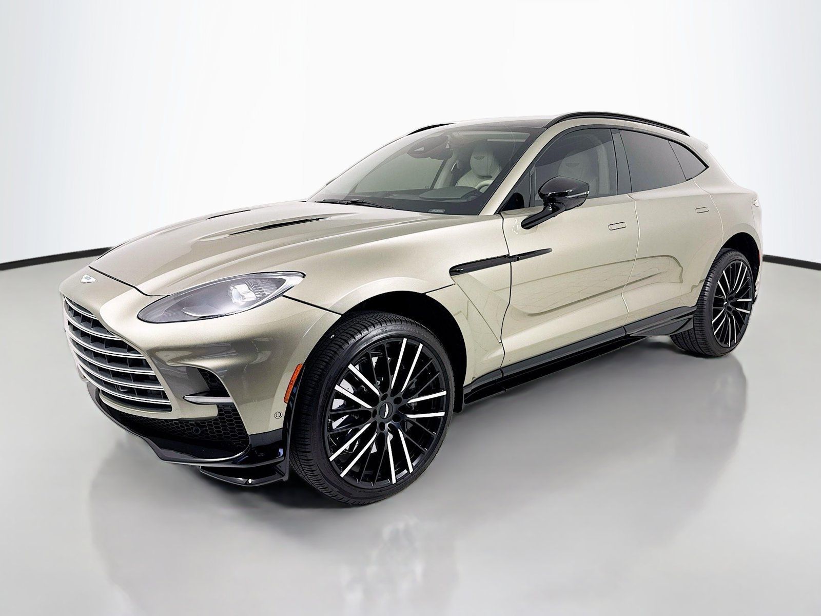 Used 2025 Aston Martin DBX 707 AWD/4WD image 3