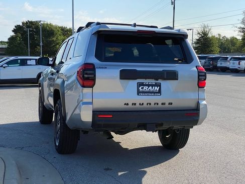 Used 2025 Toyota 4Runner SR5 AWD/4WD image 5