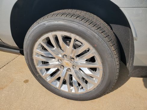 New 2025 Chevrolet Suburban High Country image 34