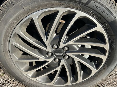 Used 2020 Lincoln Nautilus Reserve w/ Equipment Group 201A image 6