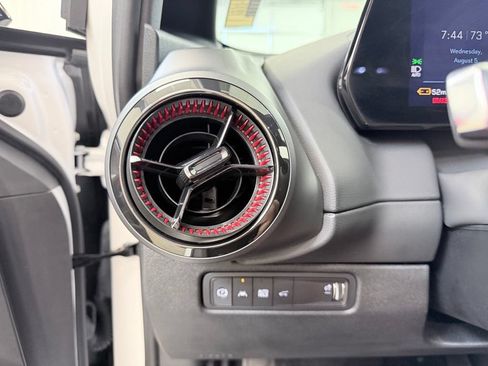 Used 2025 Chevrolet Equinox EV RS FWD image 38