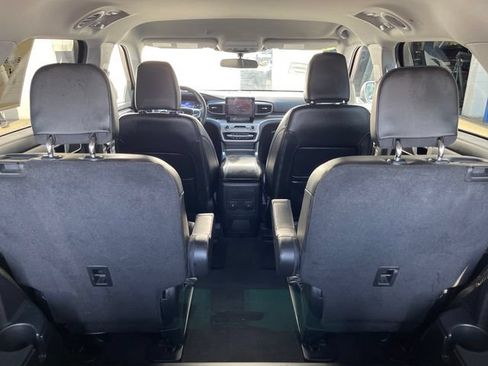 Used 2023 Ford Explorer XLT w/ Equipment Group 202A AWD/4WD image 30