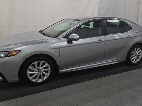Used 2024 Toyota Camry SE FWD image 1