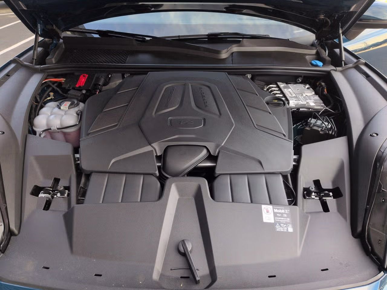 Certified 2026 Porsche Cayenne AWD/4WD image 25