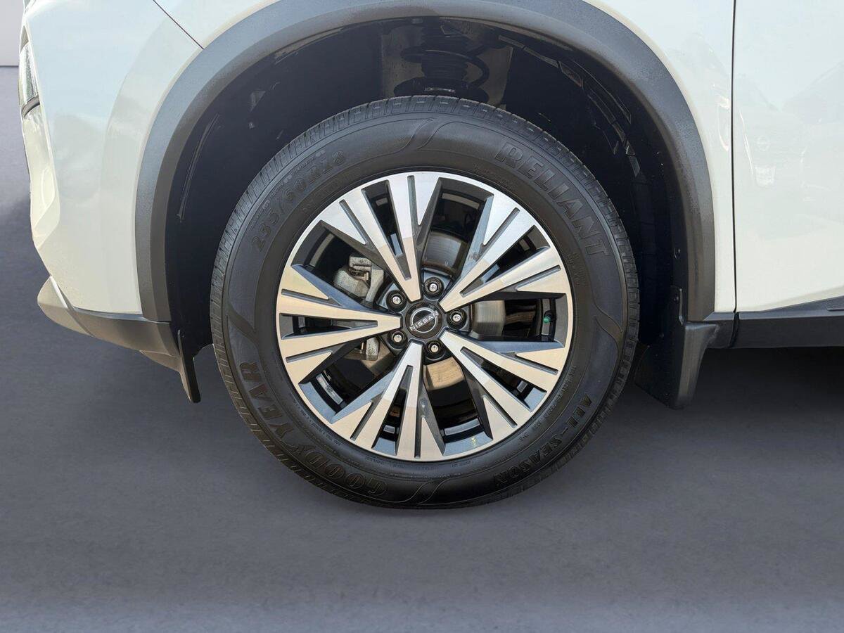 Used 2023 Nissan Rogue SV AWD/4WD image 14