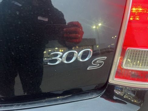Used 2013 Chrysler 300 S image 8