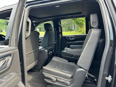 Used 2024 GMC Yukon XL SLT w/ SLT Premium Package RWD image 43