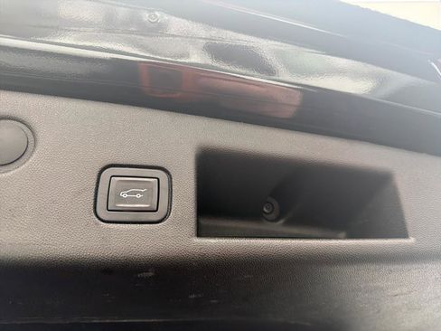 Used 2019 Chevrolet Equinox Premier image 11