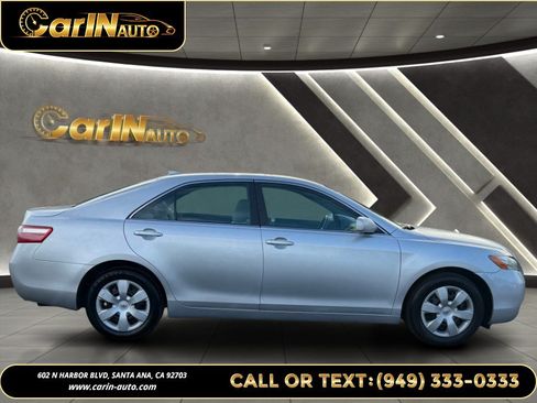 Used 2009 Toyota Camry LE FWD image 2