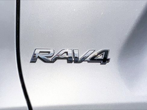 Used 2024 Toyota RAV4 XLE Premium image 31