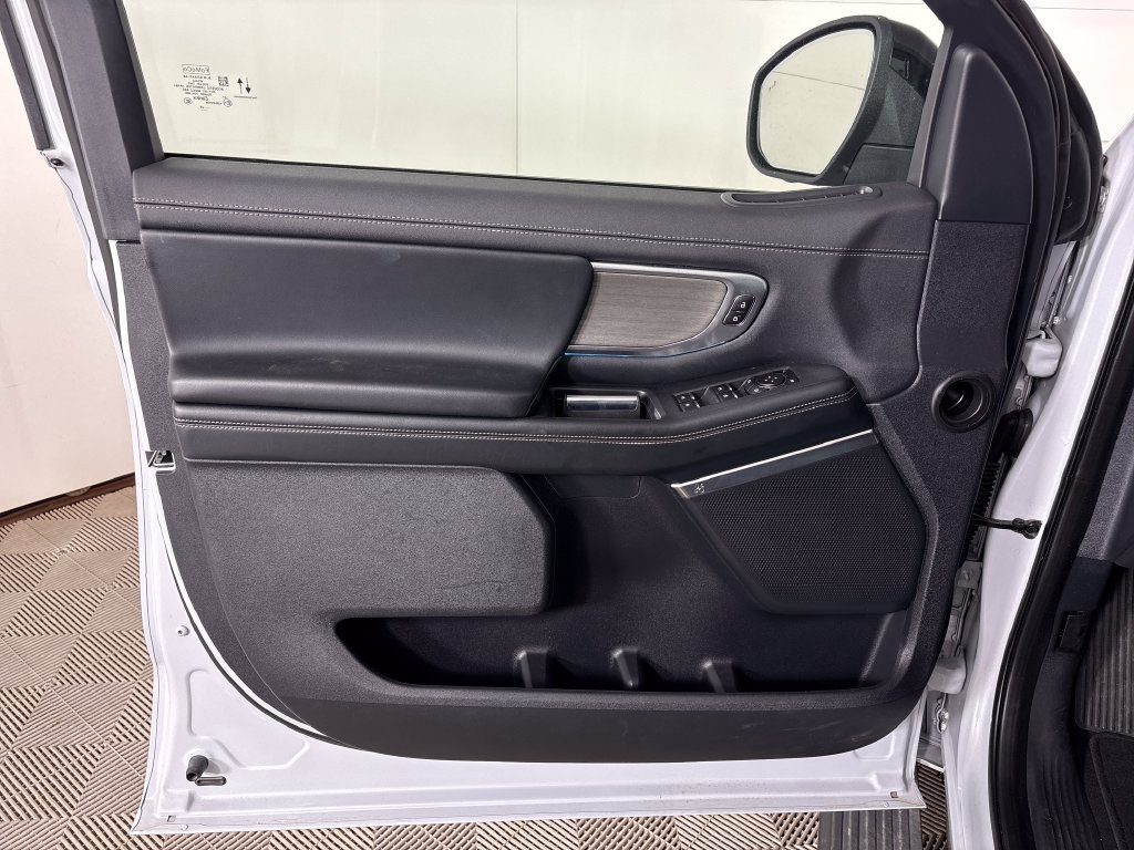 Certified 2025 Ford Expedition Platinum AWD/4WD image 17