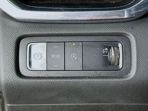 Used 2025 GMC Acadia Elevation image 17