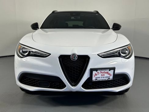 Used 2023 Alfa Romeo Stelvio Veloce AWD/4WD image 2