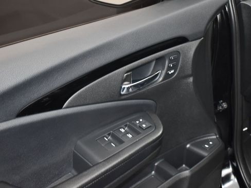 Used 2017 Honda Pilot Touring image 6