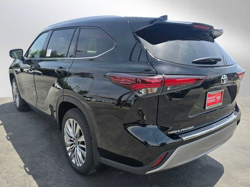 New 2026 Toyota Highlander Platinum AWD/4WD image 5