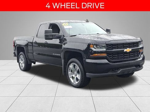 Used 2019 Chevrolet Silverado 1500 Custom w/ Custom Convenience Package AWD/4WD image 3