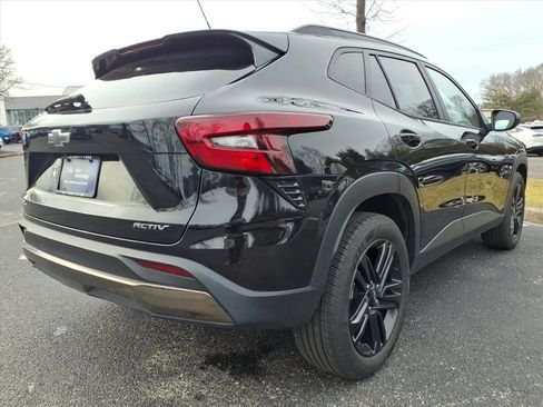 Used 2024 Chevrolet Trax ACTIV w/ Sunroof Package image 2