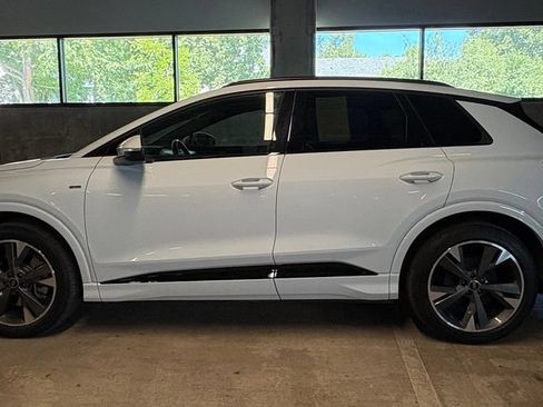 Used 2024 Audi Q4 e-tron Premium Plus w/ Premium Plus AWD/4WD image 2