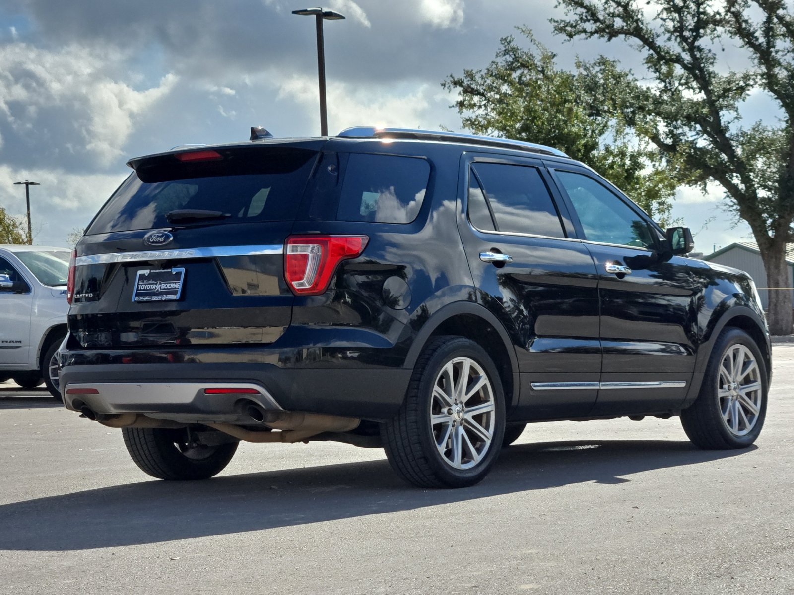 Used 2017 Ford Explorer Limited FWD image 5