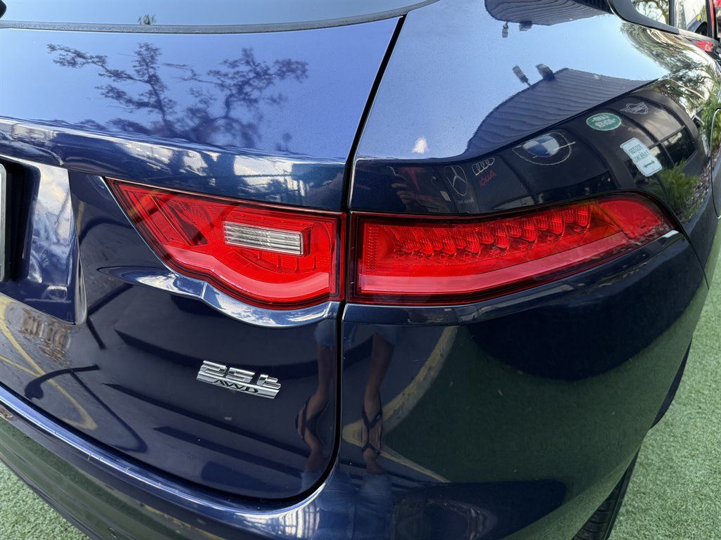 Used 2018 Jaguar F-PACE Premium AWD/4WD image 8